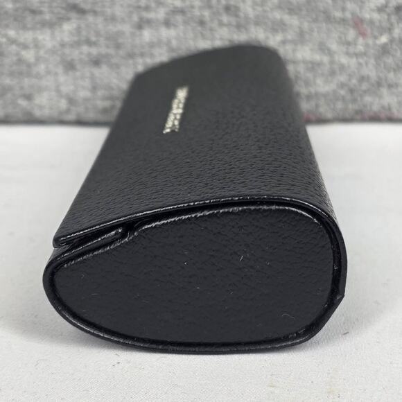 BURBERRY BLACK LEATHER EYEGLASS CASE WITH RAISED SILVER LETTER LOGO – HARD SHELL main image 4